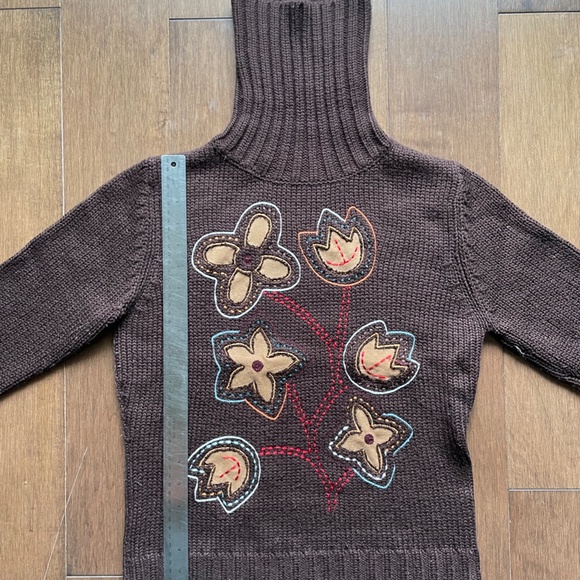Floral Patch Stich Embroidered Knit Sweater - Picture 3 of 7